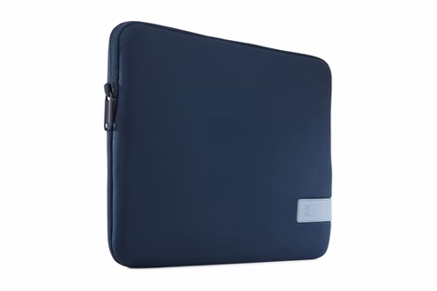 3203956_13in_MacBook_Pro_DarkBlue_Hero